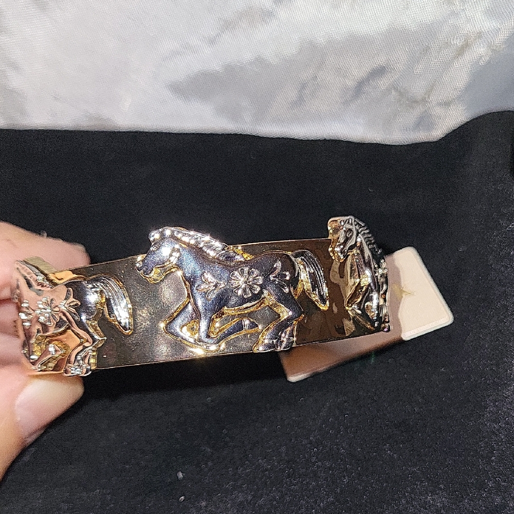 Piper K Horse Hinged Gold and Silver Bracelet BNWT  Ti Rt Te